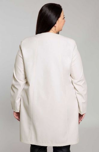 Elegantný kabát v krémovej farbe