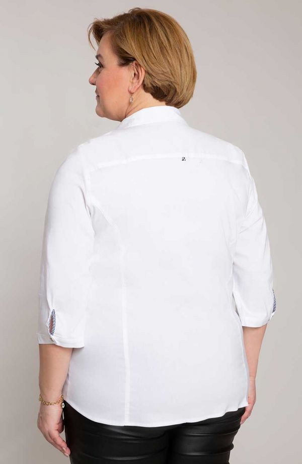 Biela košeľa s 3/4 rukávmi a obdĺžnikmi