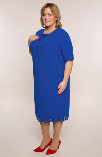 Nevädzovo modrý oblek s čipkovanou pelerínou