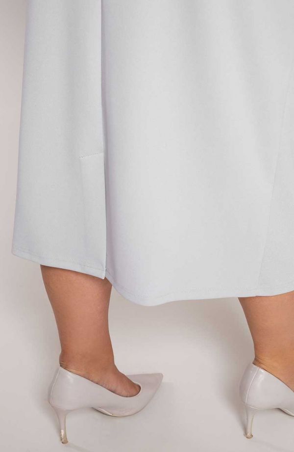 Elegantná dlhá svetlosivá sukňa