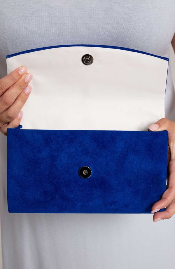 Aksamitna kopertówka w niebieskim kolorze