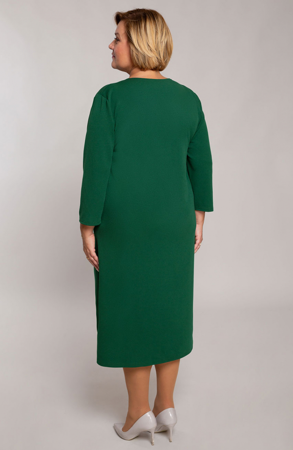 Zelené spoločenské šaty s brošňou