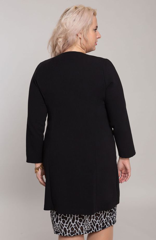 Elegantný čierny kabát s gombíkom