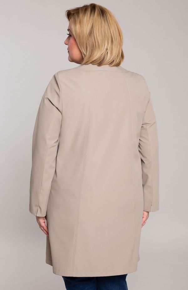 Elegantný kabát v béžovej farbe