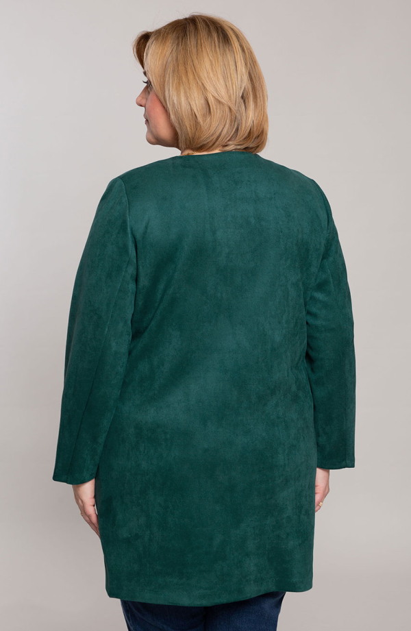Zelený velúrový plášť so zapínaním na cvočky