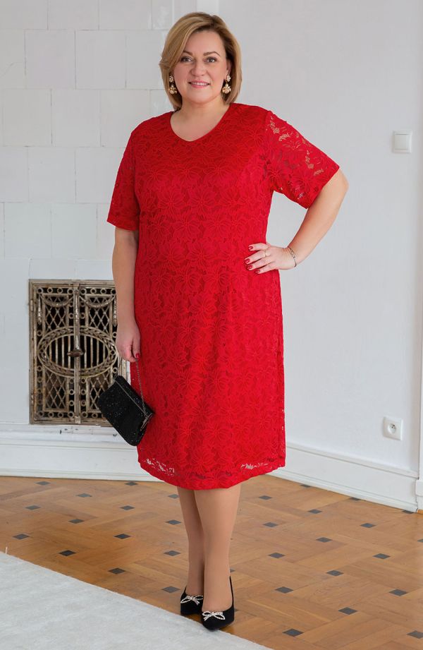 Červené čipkované šaty s krátkym rukávom