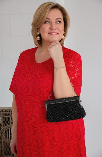 Červené čipkované šaty s krátkym rukávom