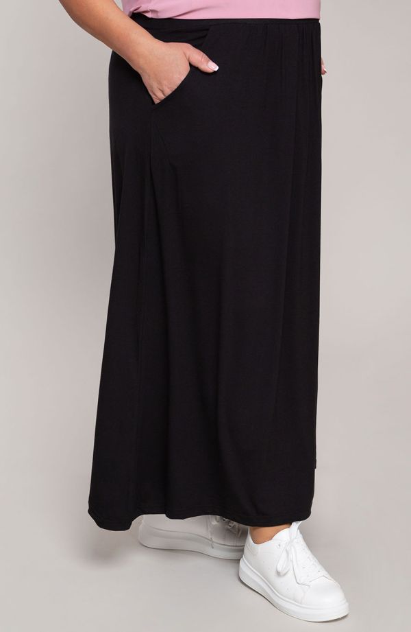 Čierna tepláková sukňa s vreckami
