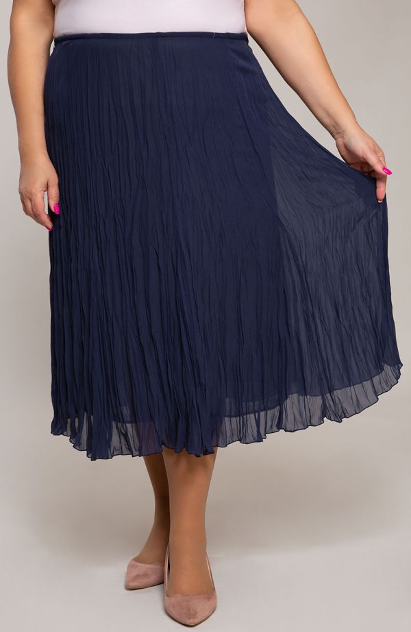Plisovaná sukňa v tmavomodrej farbe