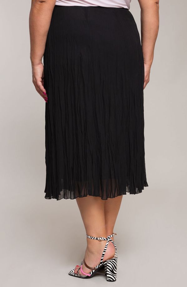Skladaná sukňa v čiernej farbe