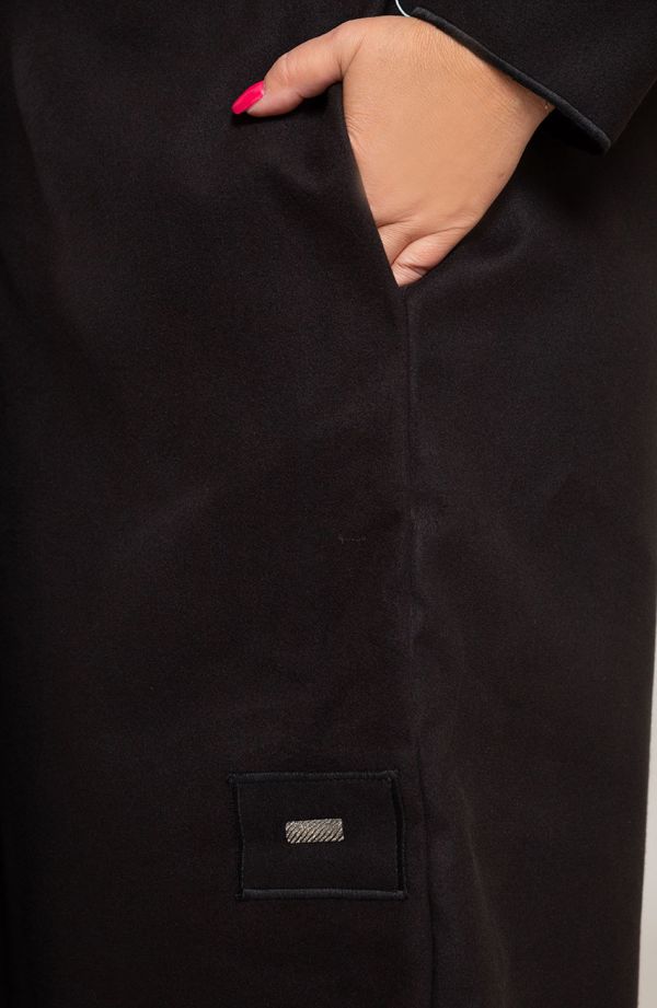 Flaušový kabát v čiernej farbe