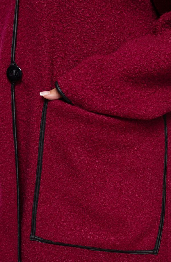 Jednoduchý bordový kabát z bouclé