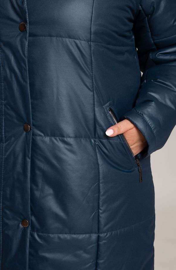 Zateplená dlhá bunda s kapucňou v námorníckej modrej farbe