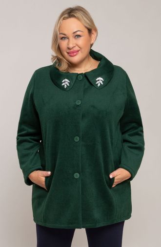 Zelený kabát s ozdobným golierom