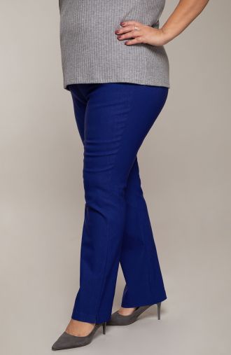 Dlhšie rovné nohavice v zafírovo modry farbe