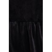Velúrové čierne šaty s volánovým lemom