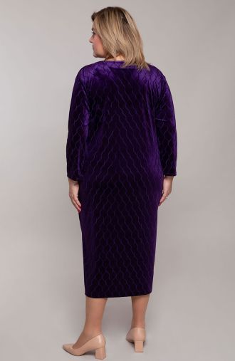 Fialové velúrové ľahké šaty s brošňou