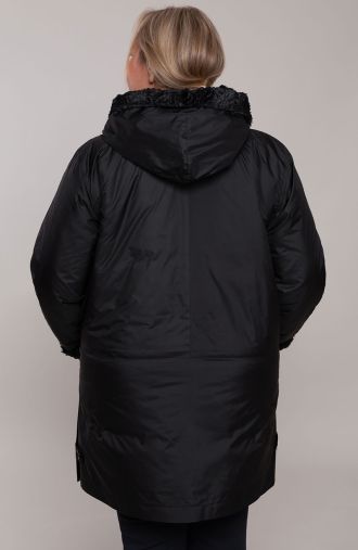 Čierna dlhá bunda s kapucňou a umelou kožušinou