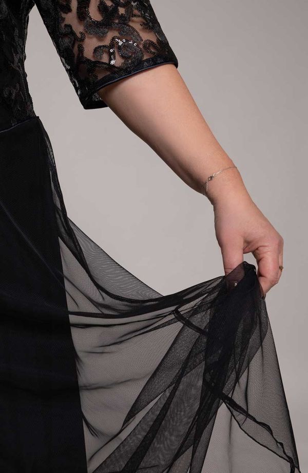 Čierne šaty so saténovou čipkou