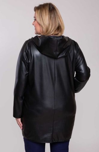 Čierny elegantný kabát s kapucňou