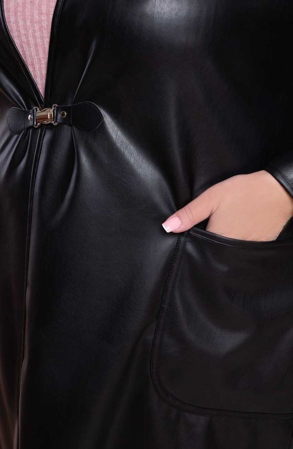 Čierny elegantný kabát s kapucňou