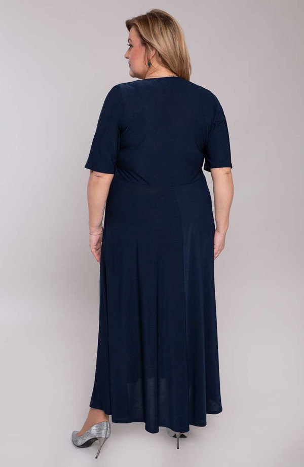Dlhé tmavomodré rozšírené maxi šaty so šifónovou mantilou a výstrihom do V | Fashion Large Sizes