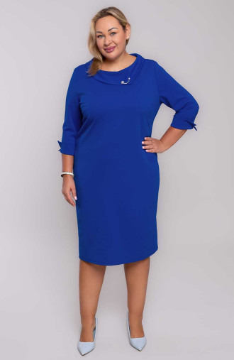 Nevädovo modré šaty s brošňou