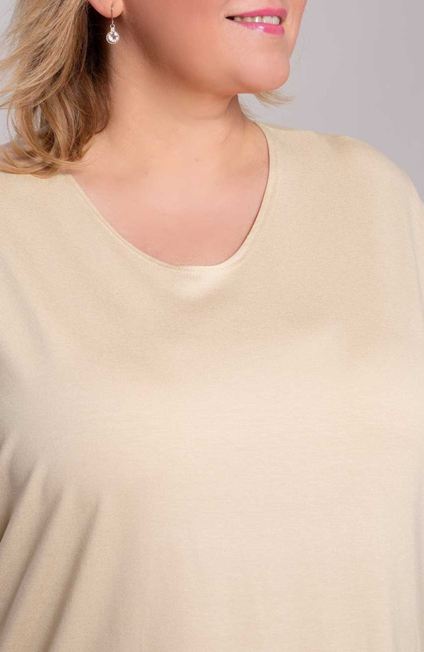 Béžové hladké dámske tričko s krátkym rukávom veľkosti plus | Módne veľké veľkosti