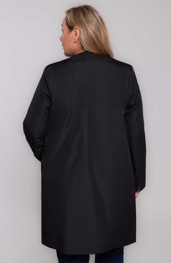 Elegantný čierny kabát