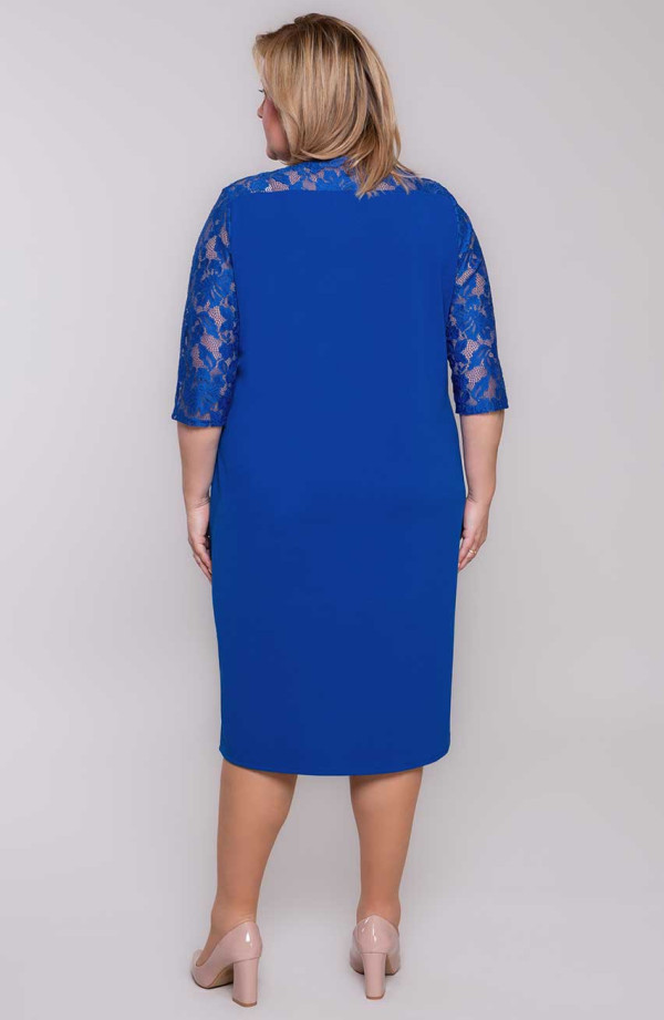 Nevädovo modré šaty s čipkovaným sedlom