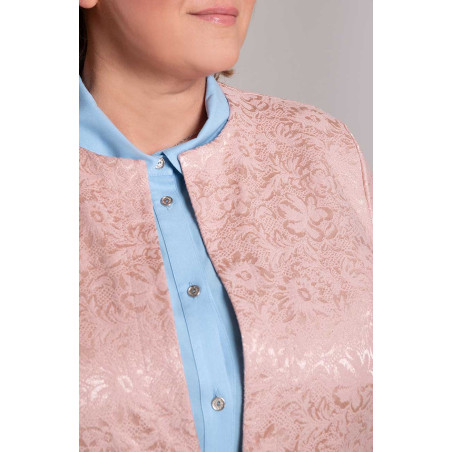 Ružový kabát so vzorom