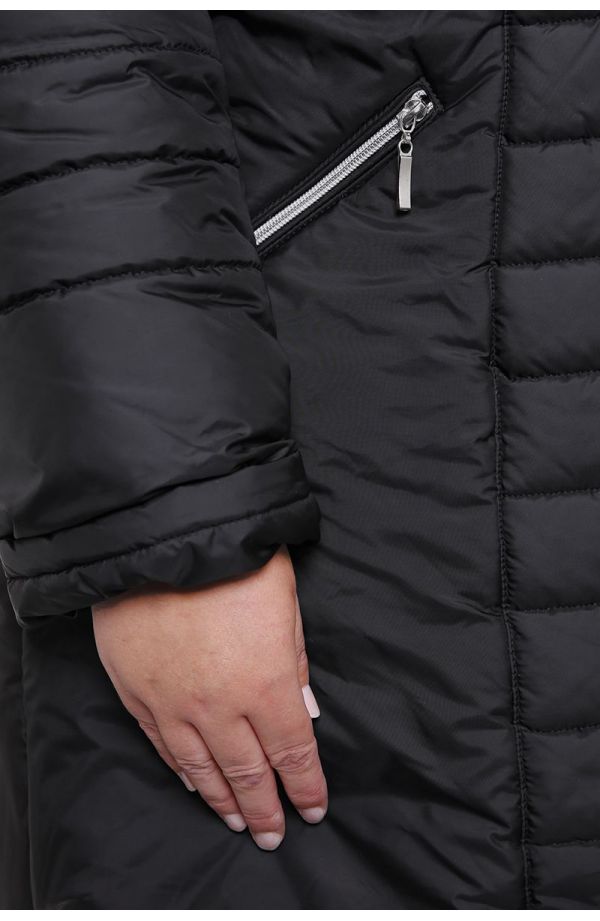 Čierna bunda s kožušinou na kapucni