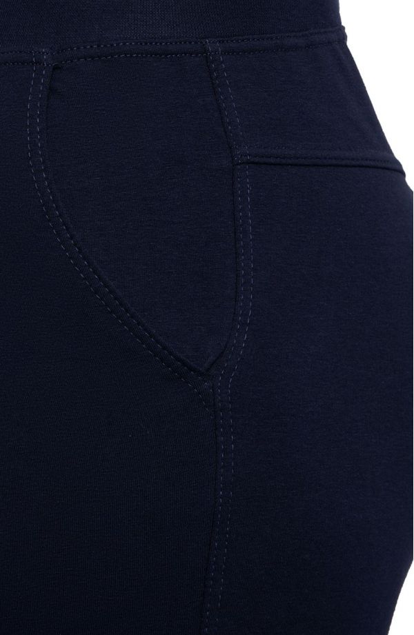 Granatowe spodnie dresowe plus size dla puszystych ze ściągaczem