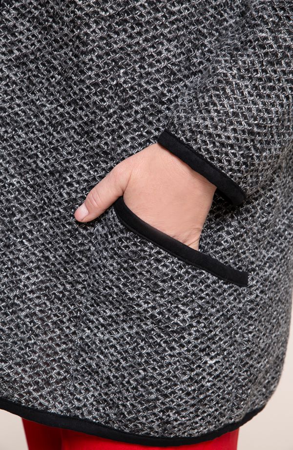 Grafitový pletený sveter voštinový motív