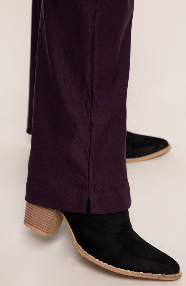Rovné nohavice s veľmi vysokým pásom baklažánovej farby