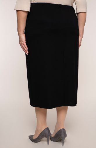 Dlhšia elegantná čierna sukňa