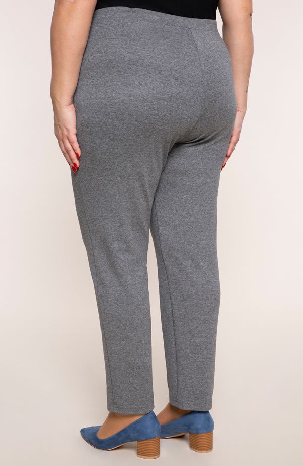 Klasické plus size nohavice pre nadýchané ženy v sivej farbe