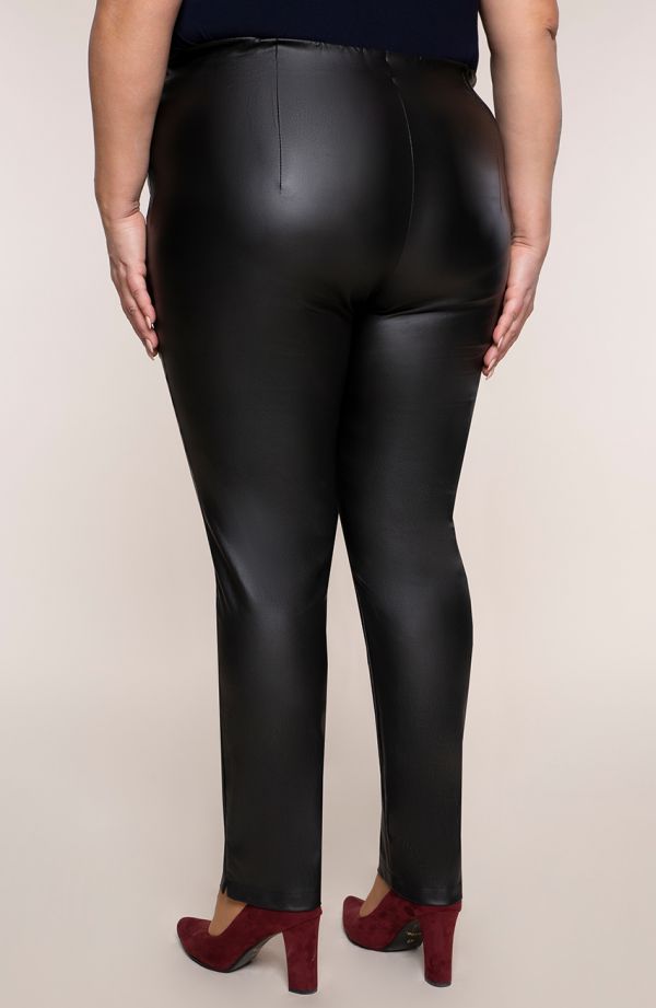 Czarne woskowane zwężane spodnie cygaretki plus size dla puszystych