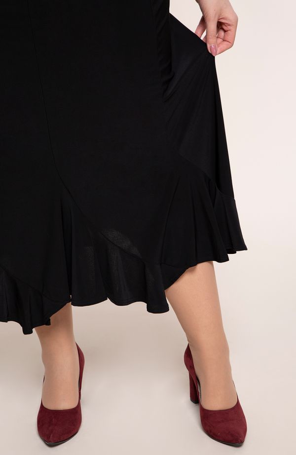 Čierna sukňa s volánovou spodnou časťou
