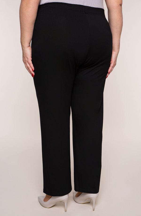 Klasické tenké čierne plus size nohavice pre nadýchané ženy