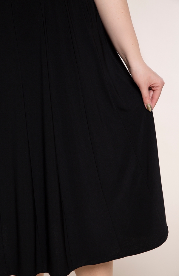 Čierna klinová sukňa