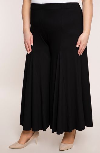 Čierna pletená sukňa a nohavice