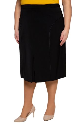 Čierna rovná sukňa s lemovaním